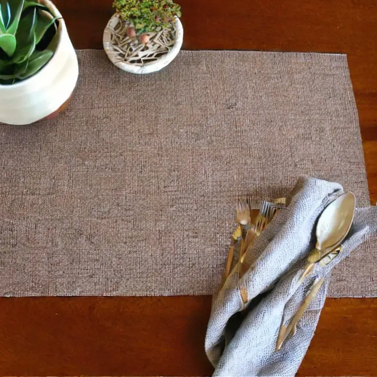 What Color Placemats for Dark Brown Table