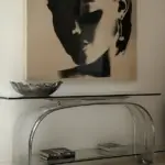 Explore 13 Sophisticated Console Table Configurations Behind Sofas